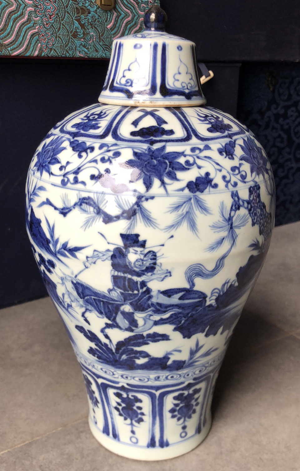 元代青花萧何月下追韩信图梅瓶 整体