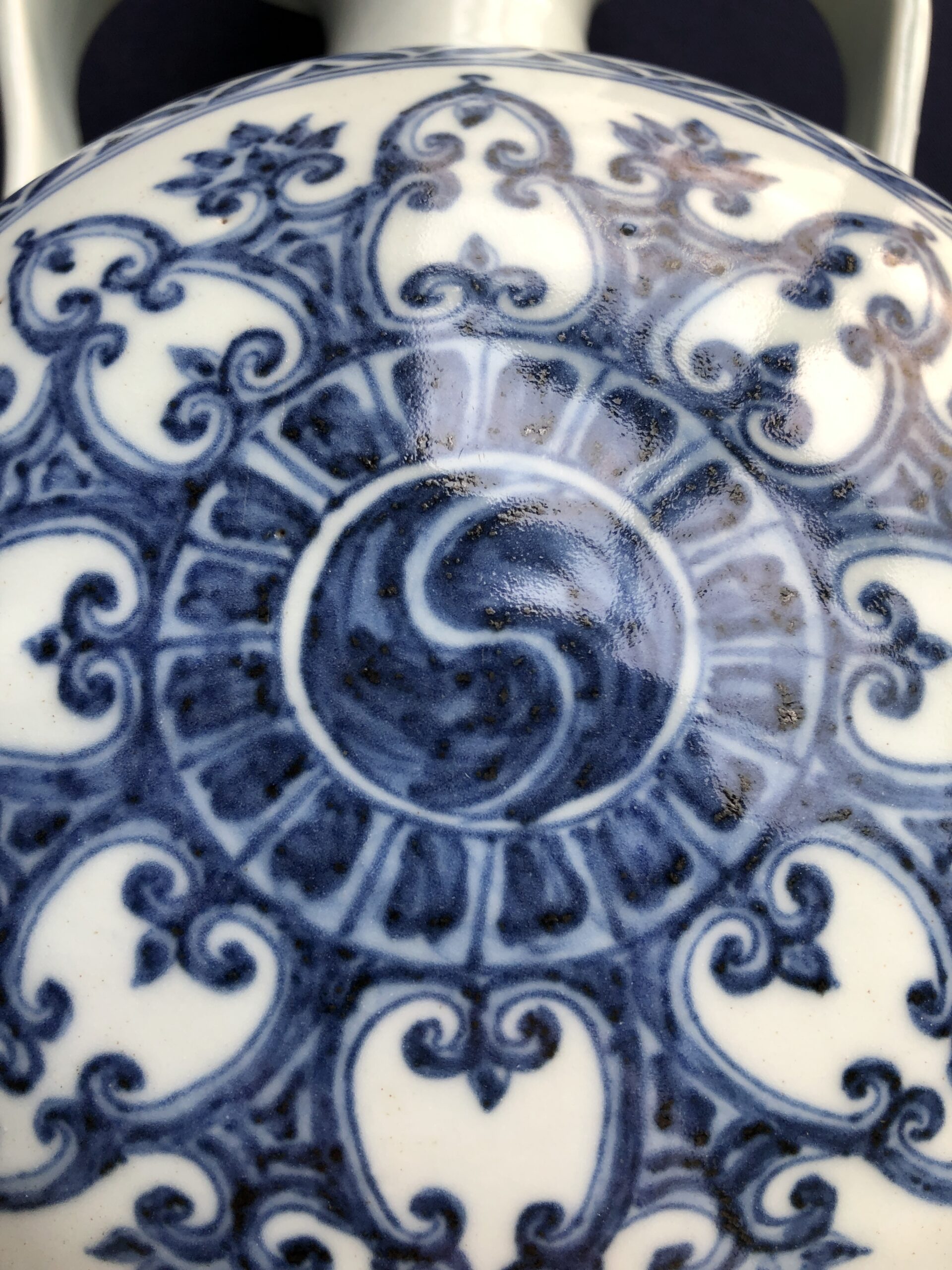 明代官窑青花抱月瓶 局部特写